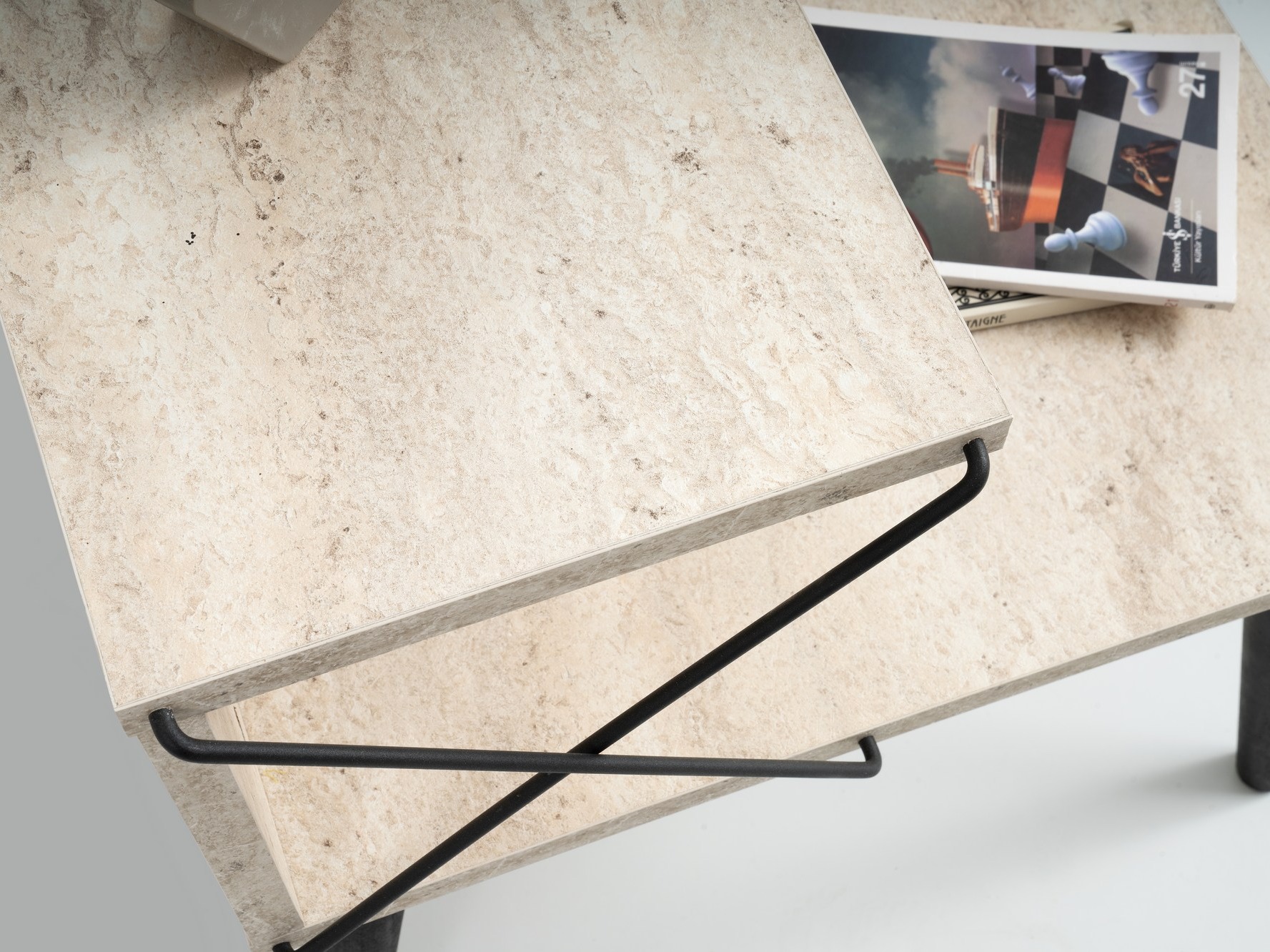 Naktsgaldiņš Kailua 368 (Gaišs travertīns + Melns)