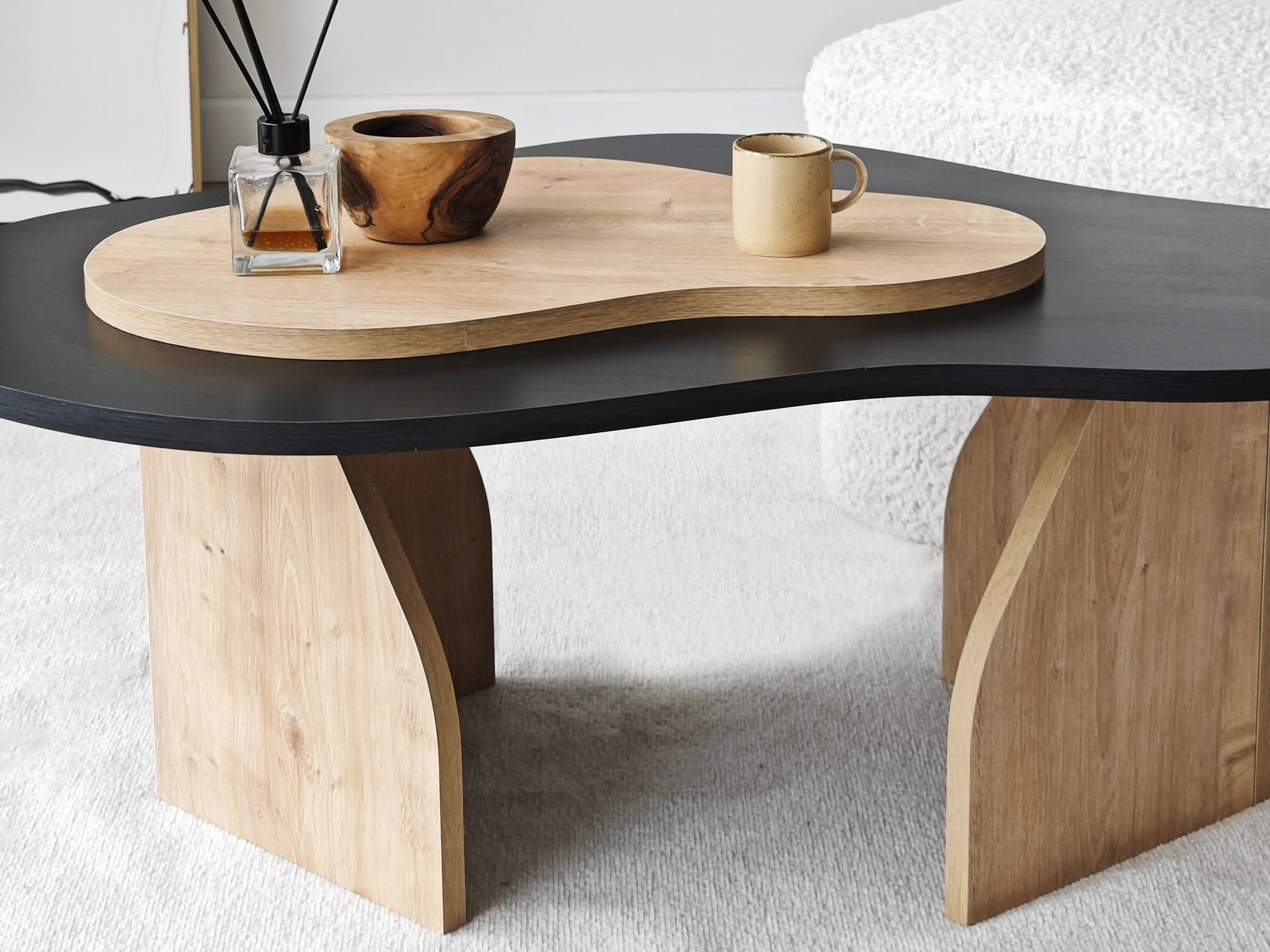 Žurnālu galdiņš Kailua 2633 (Melns + Ozols)