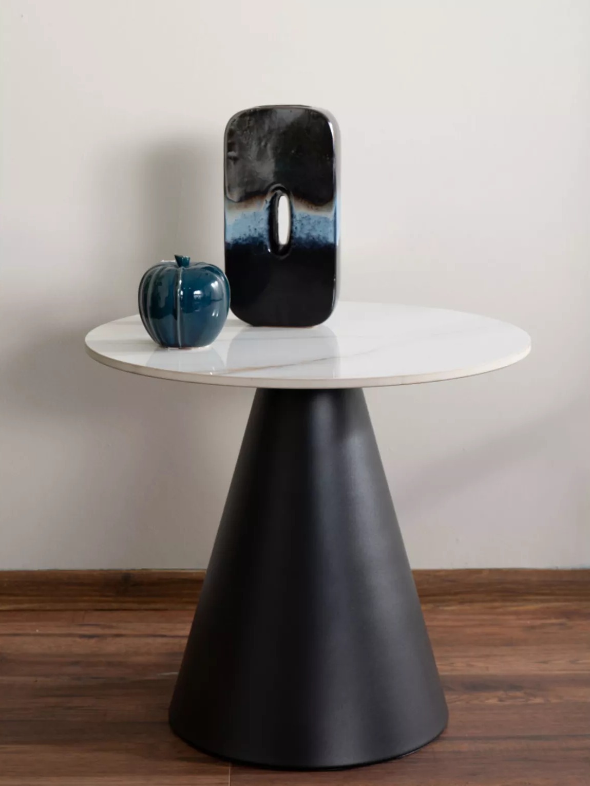 Žurnālu galdiņš Detroit 844