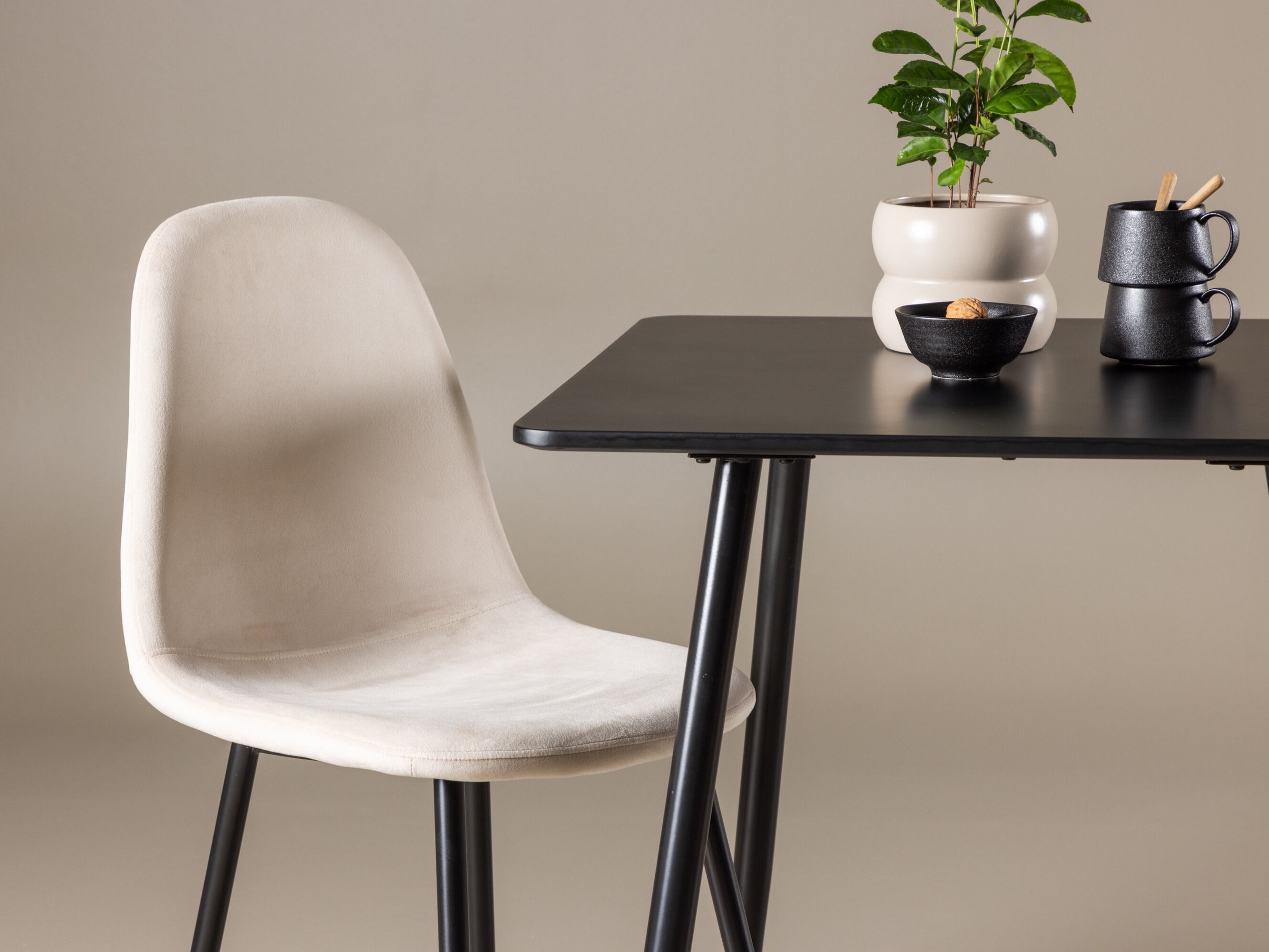 Ēdamistabas komplekts Dallas 4909 (Bēšs + Melns)