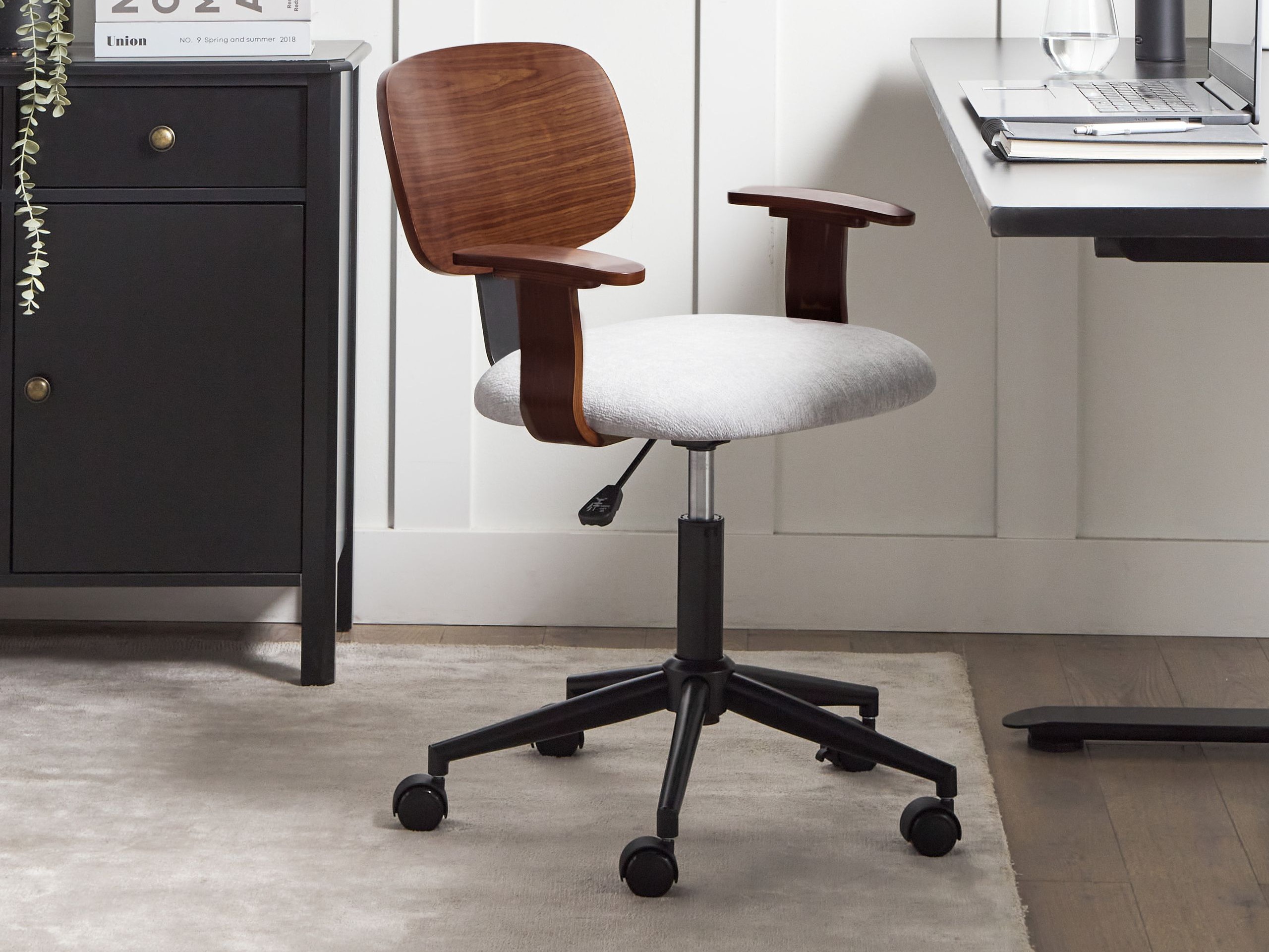 Biroja krēsls Berwyn 2768 (Gaiši pelēks)