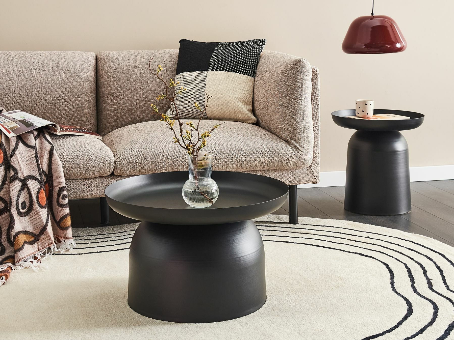 Žurnālu galdiņš Berwyn 2820 (Melns)