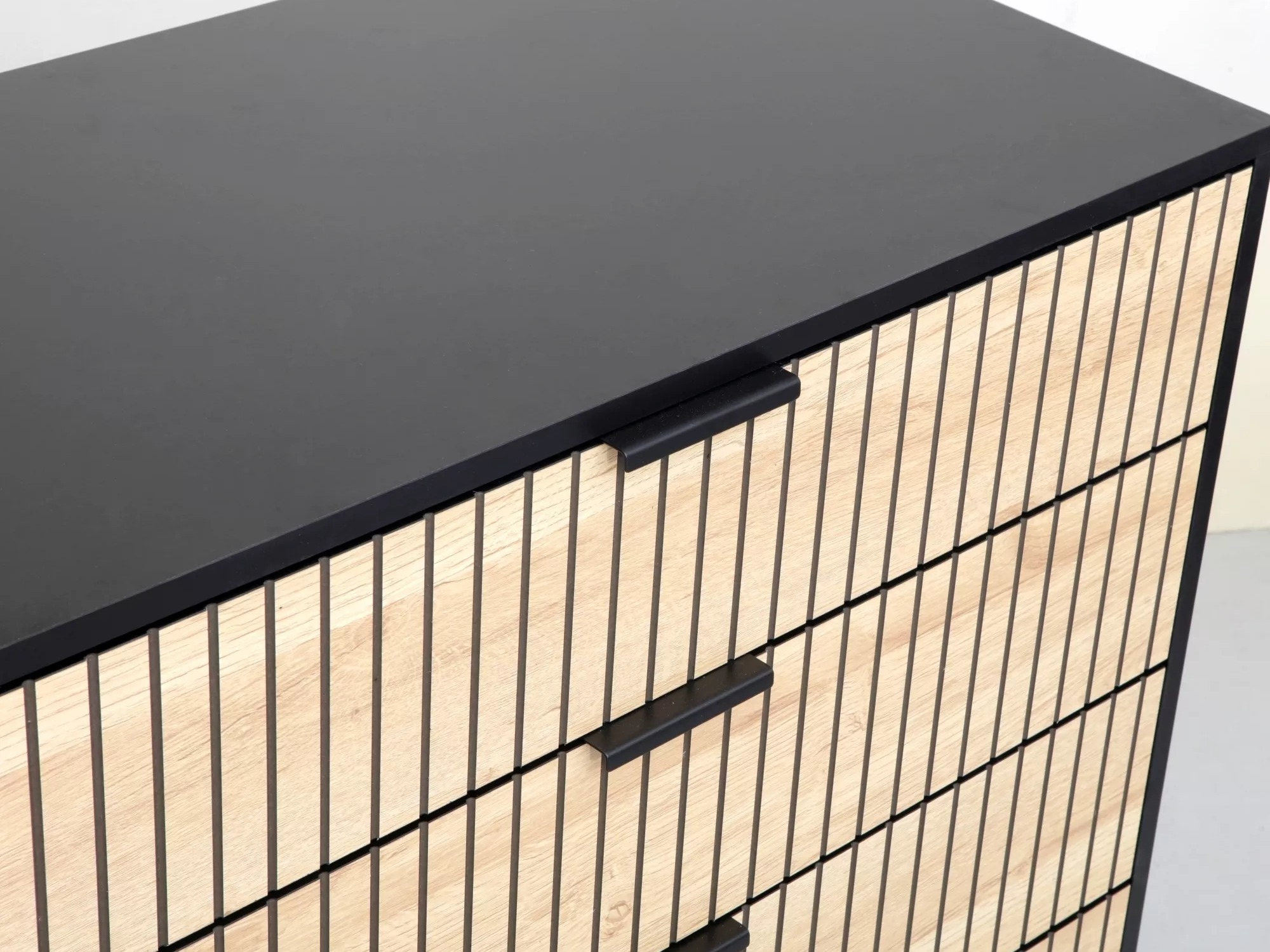 Kомод Larlomi 102