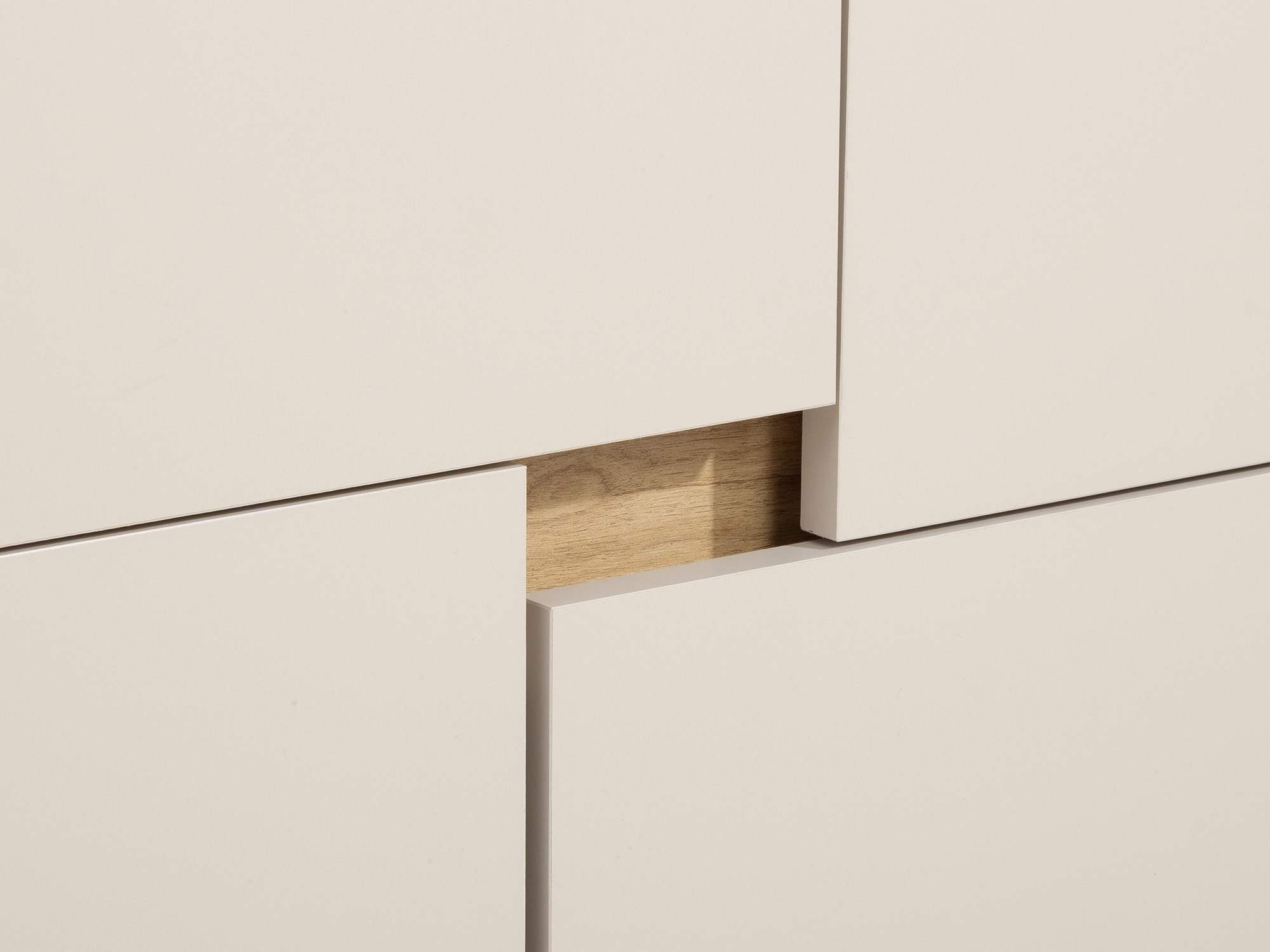 Kомод Mavdori 101