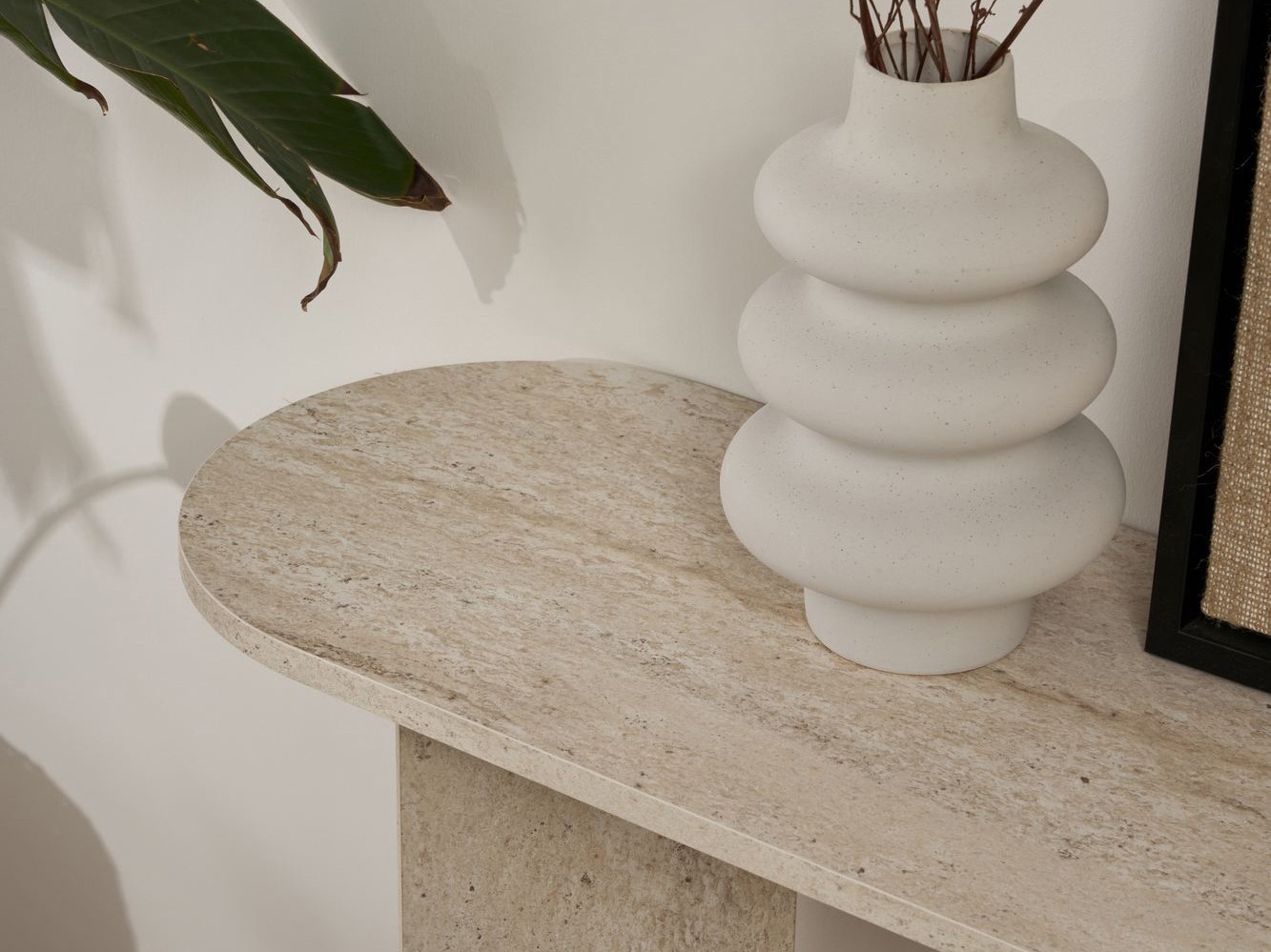 Konsole Novato 133 (Gaišs travertīns)