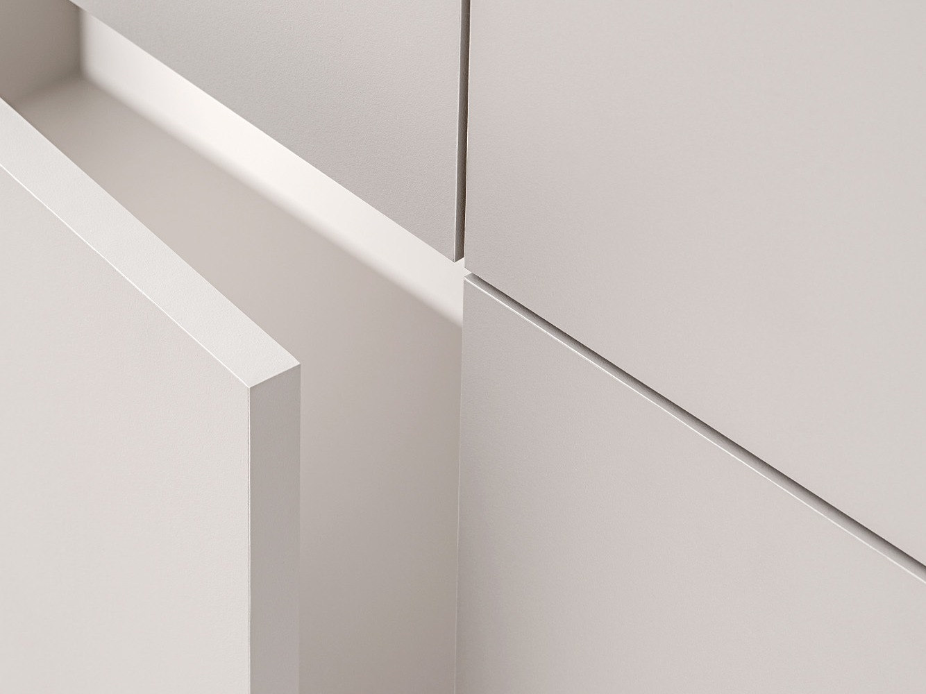 Kumode Fivetri 102 (Balts)