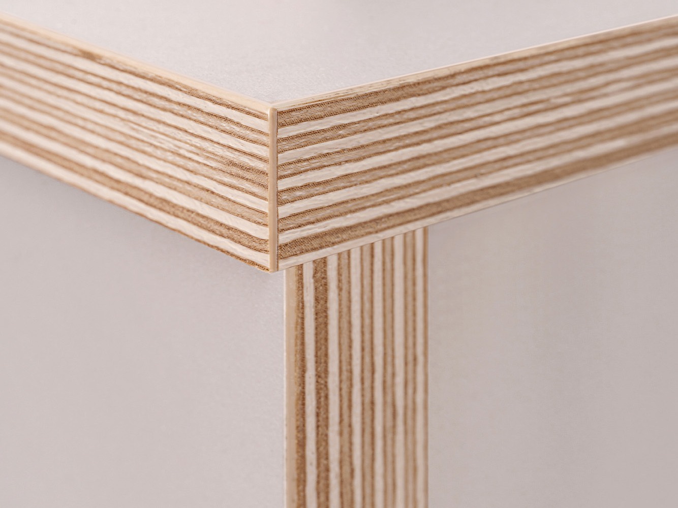 Kumode Fivetri 102 (Balts)