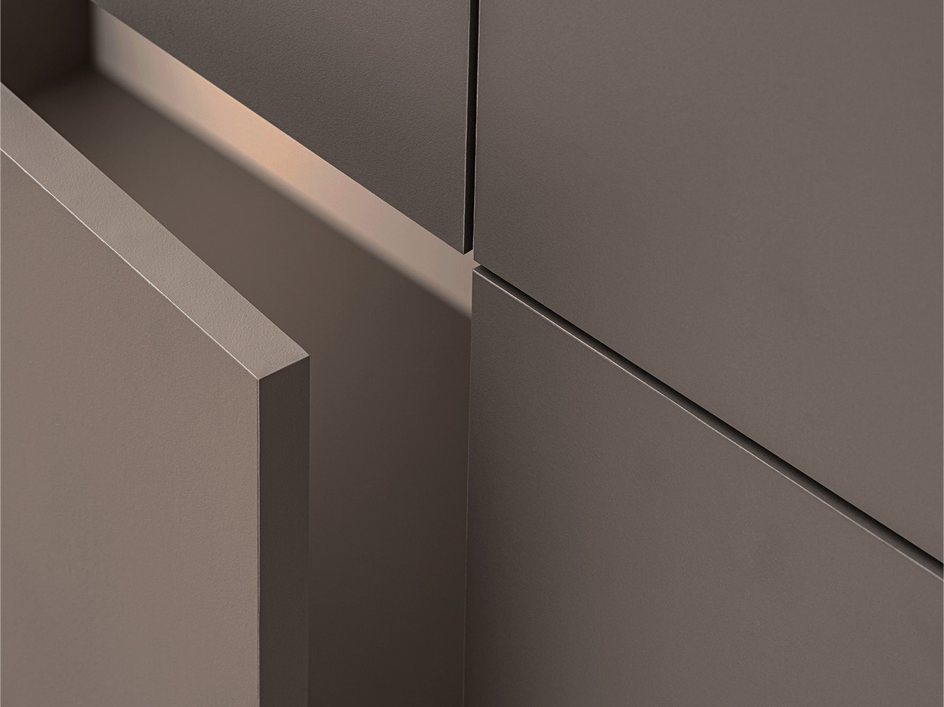 Kumode Fivetri 102 (Pelēkbrūns)