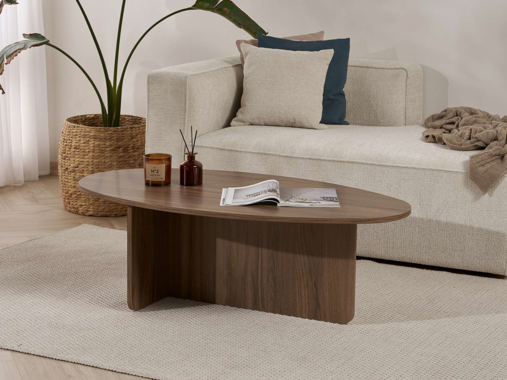 Žurnālu galdiņš Novato 139 (Riekstkoks)