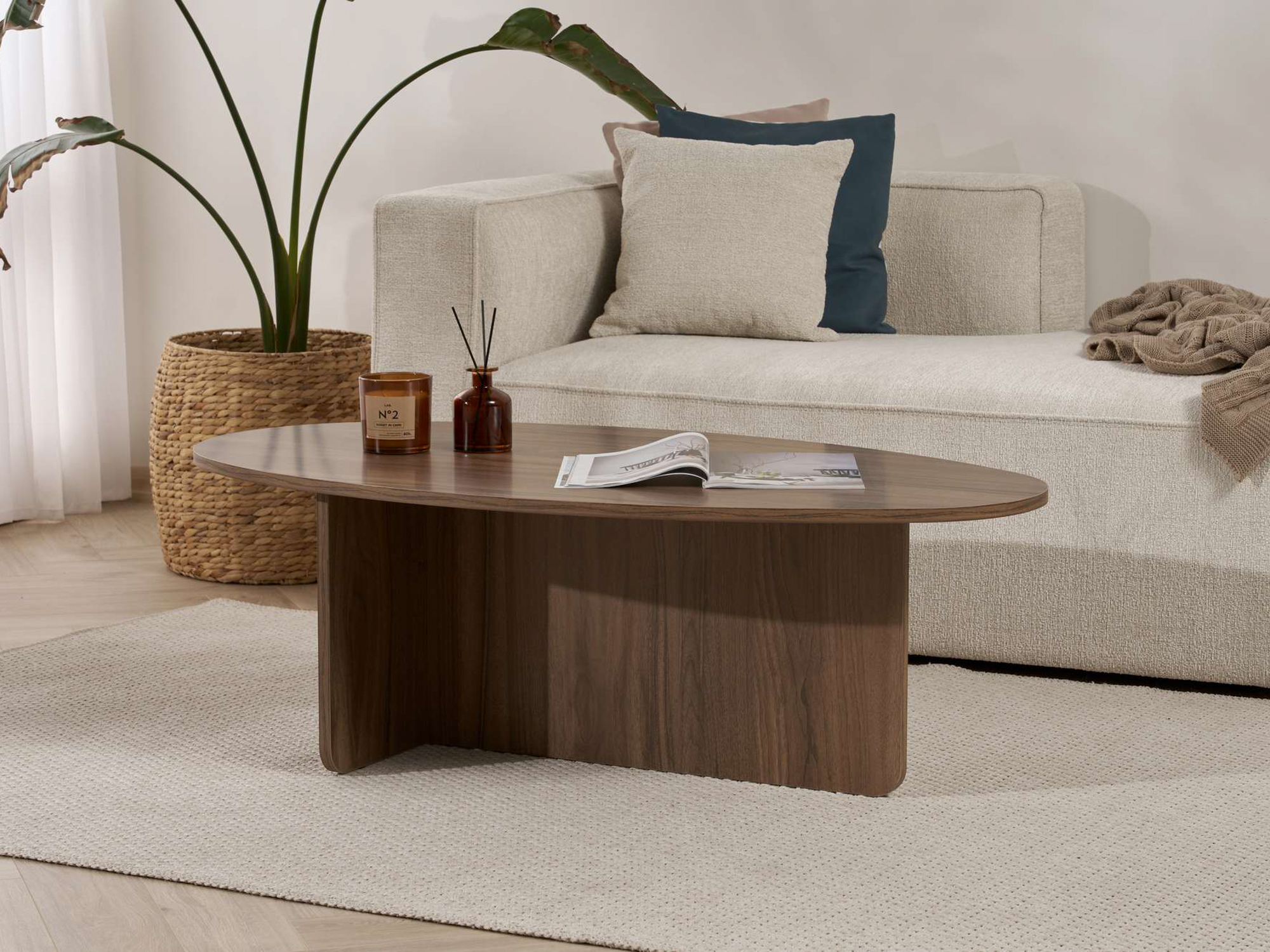 Žurnālu galdiņš Novato 139 (Riekstkoks)