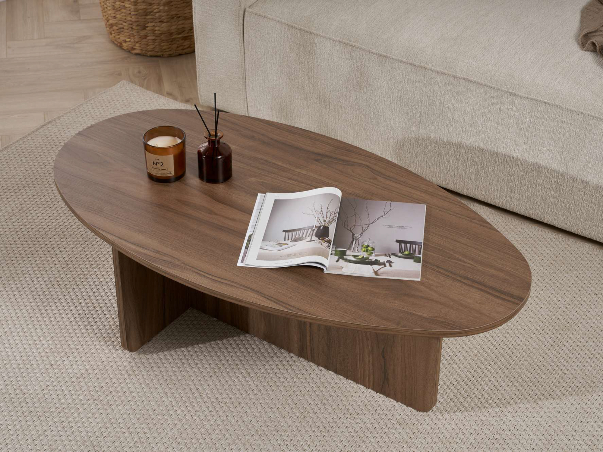 Žurnālu galdiņš Novato 139 (Riekstkoks)