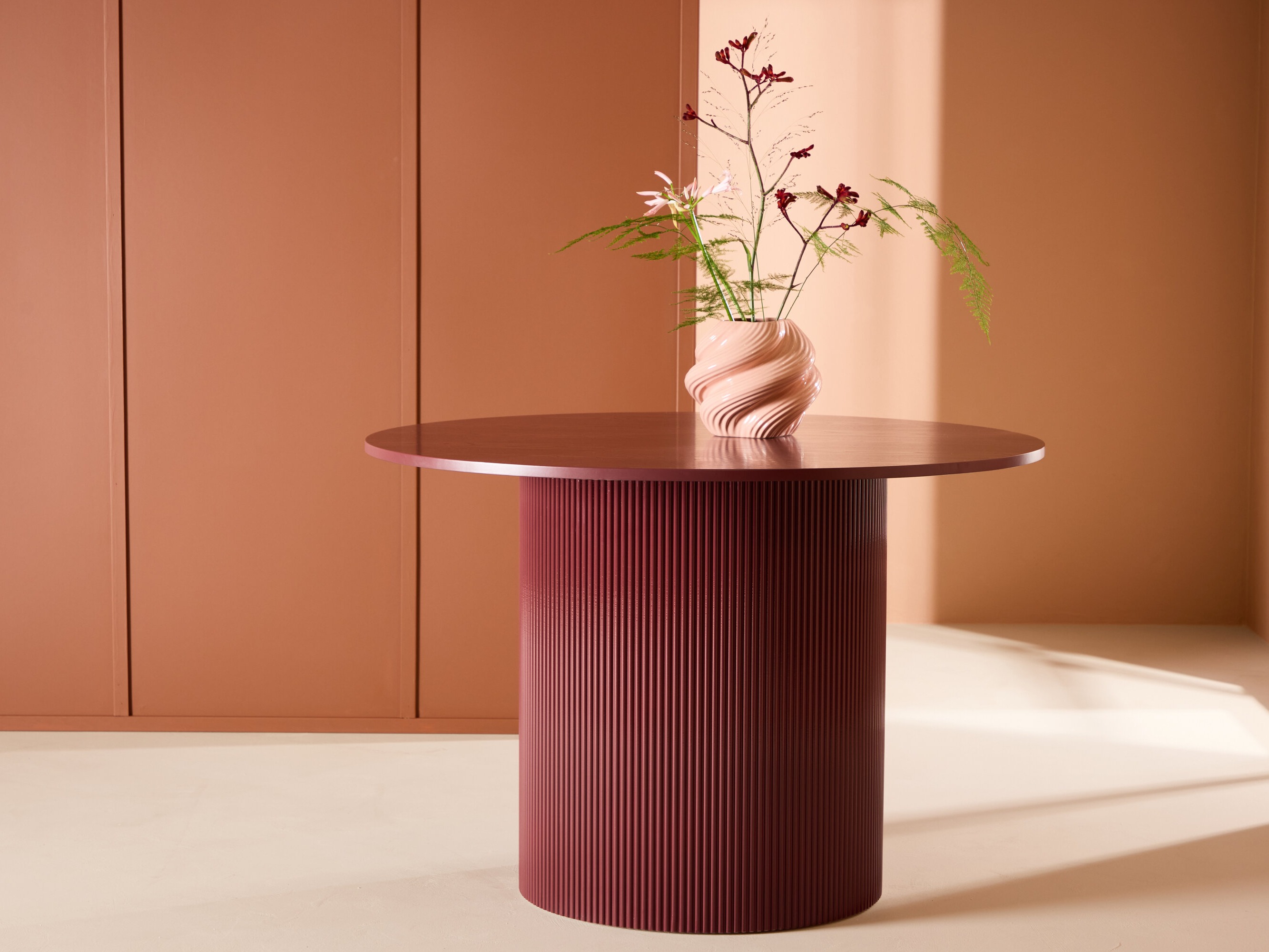 Galds SV3055 ar bojātu iepakojumu