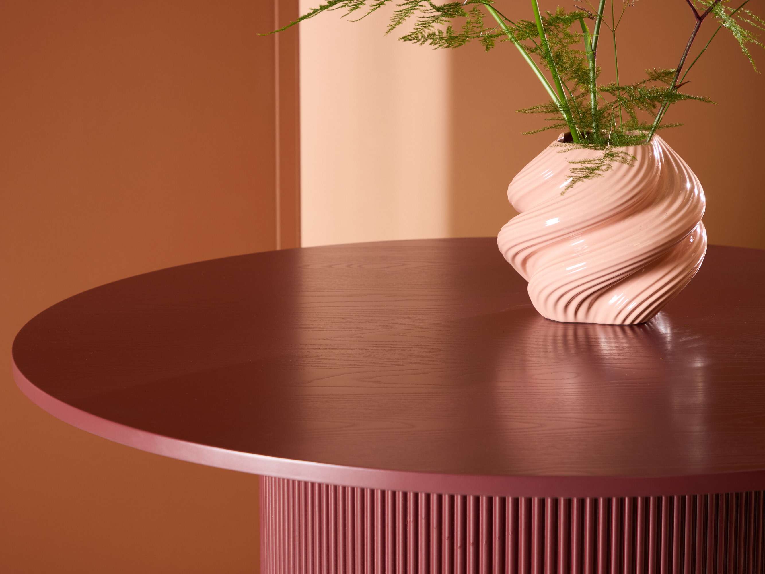 Galds SV3055 ar bojātu iepakojumu