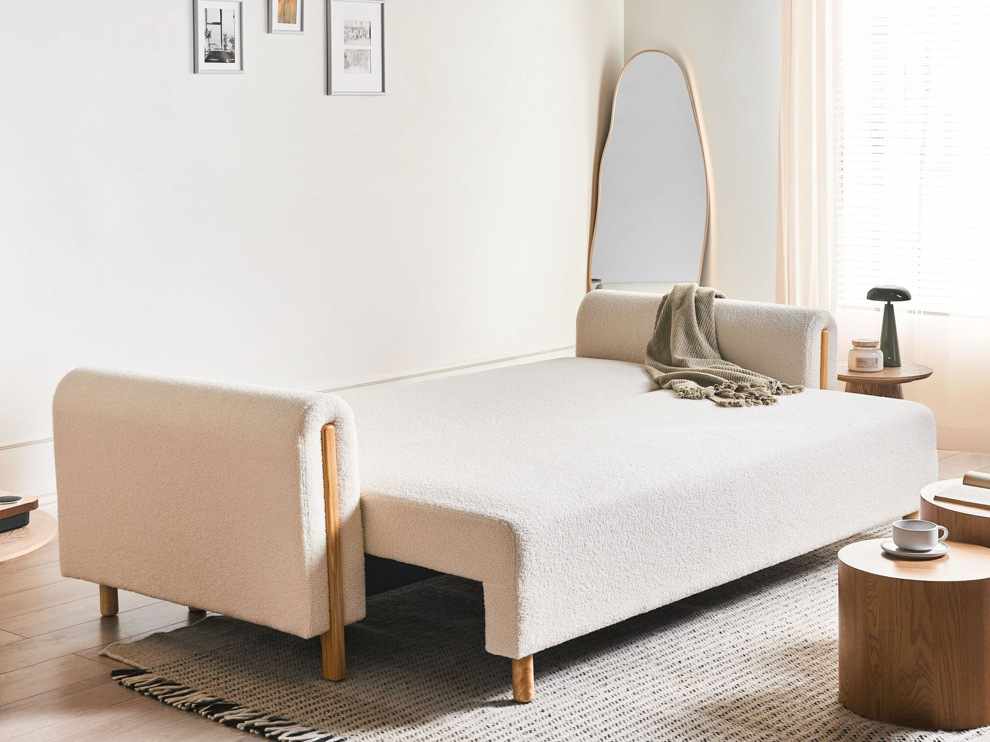 Dīvāns gulta Berwyn 2936 (Balts)