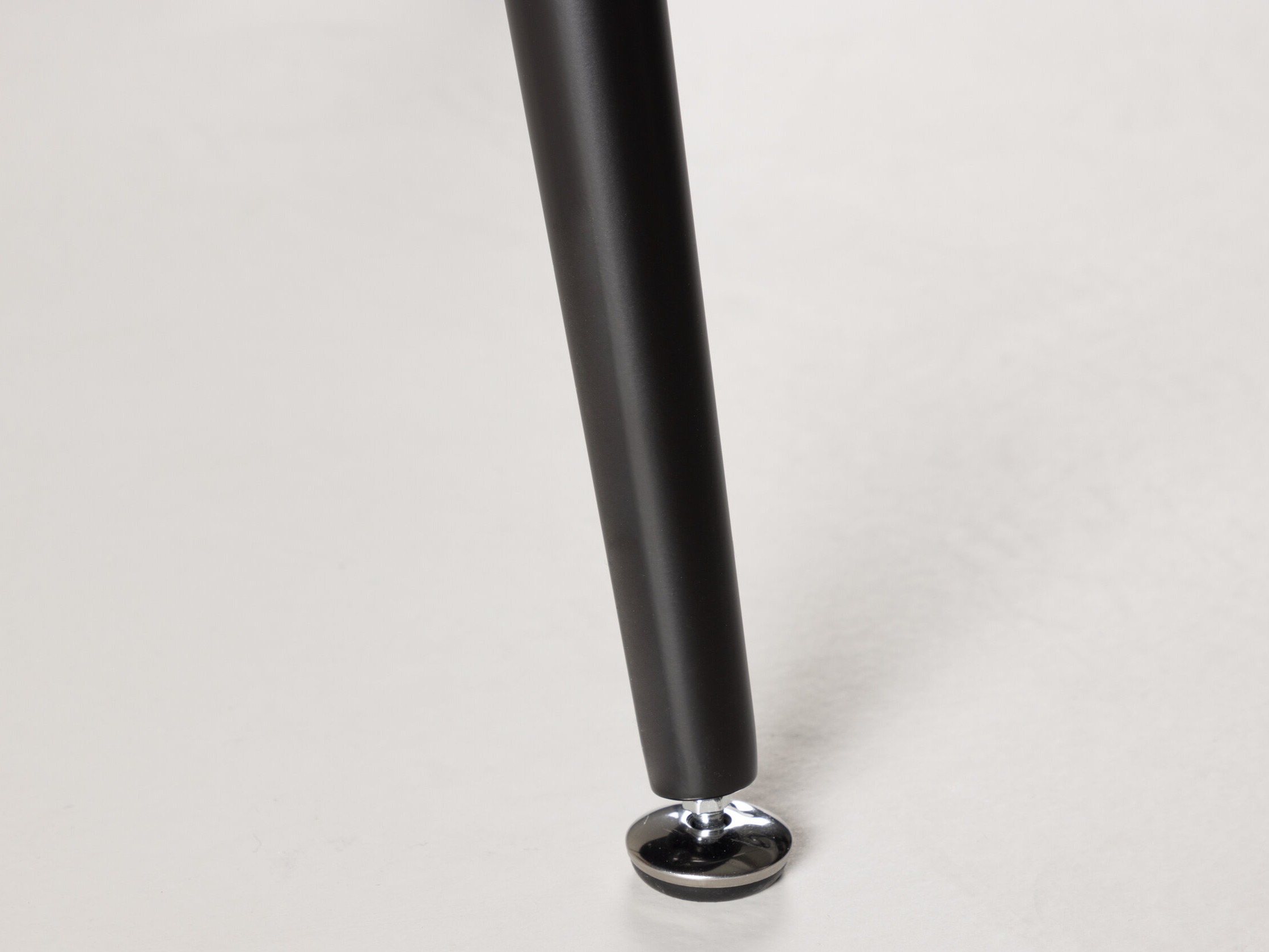 Galds Dallas 104 (Melns)