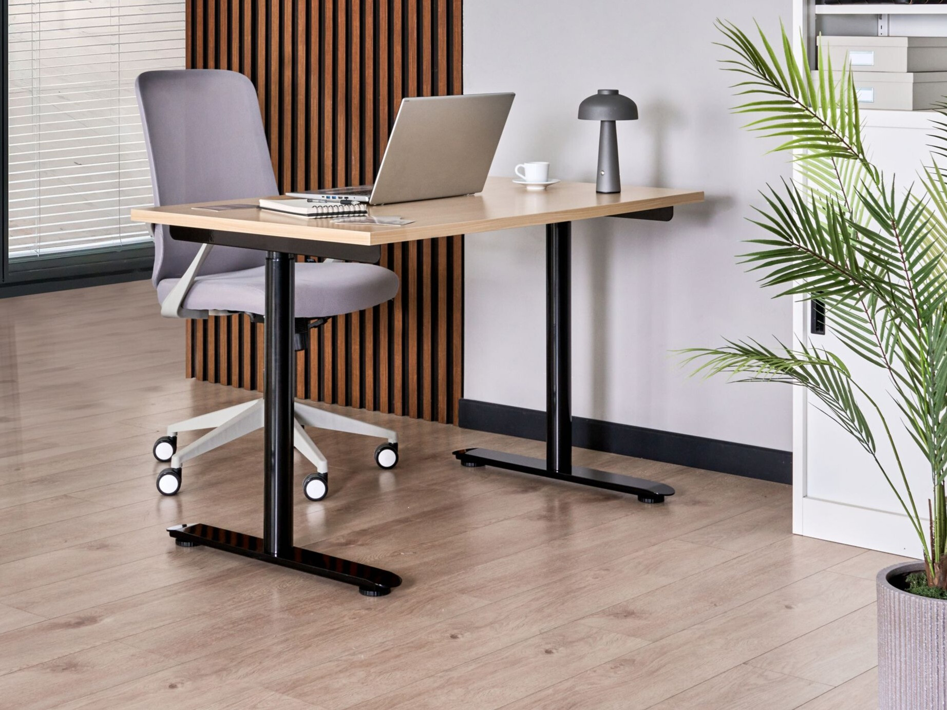 Rakstāmgalds ar regulējamu augstumu Berwyn 3190 (Gaiši brūns)