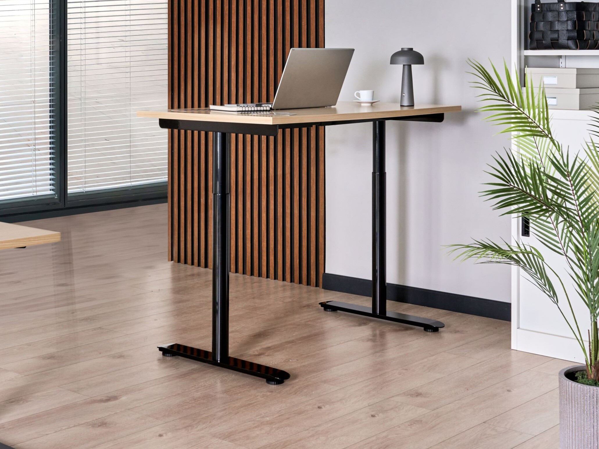 Rakstāmgalds ar regulējamu augstumu Berwyn 3190 (Gaiši brūns)