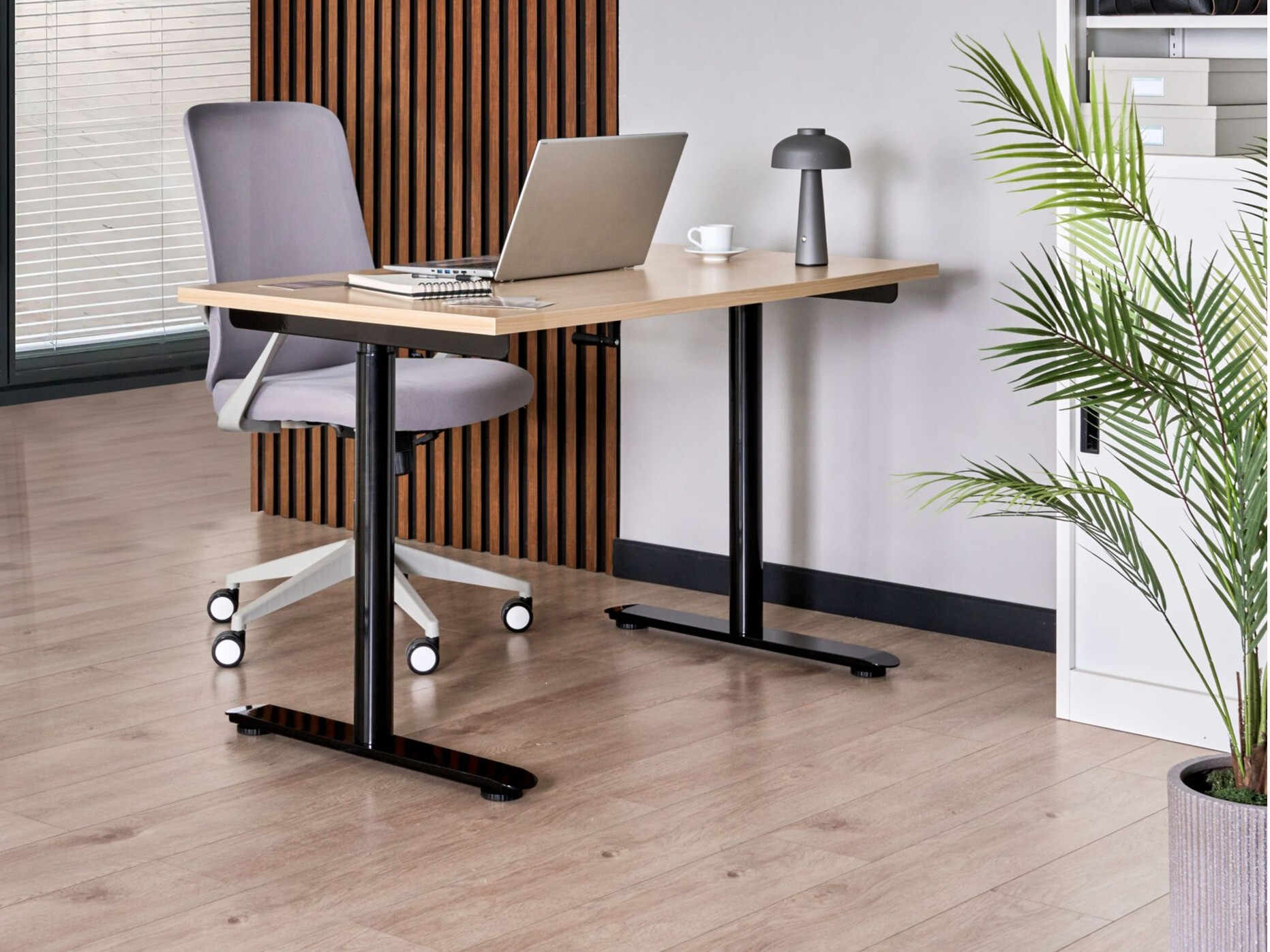 Rakstāmgalds ar regulējamu augstumu Berwyn 3192 (Gaiši brūns)