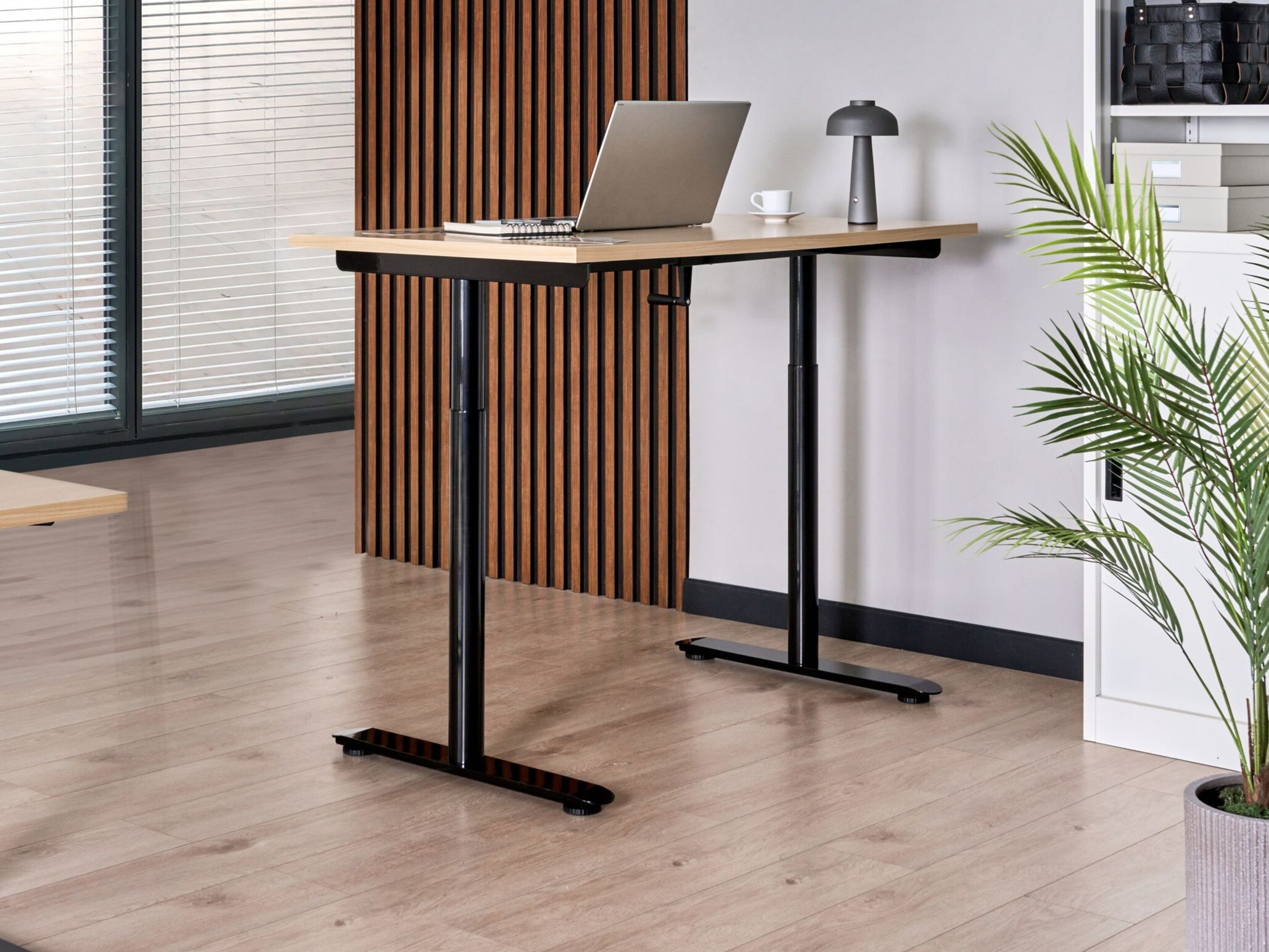 Rakstāmgalds ar regulējamu augstumu Berwyn 3192 (Gaiši brūns)