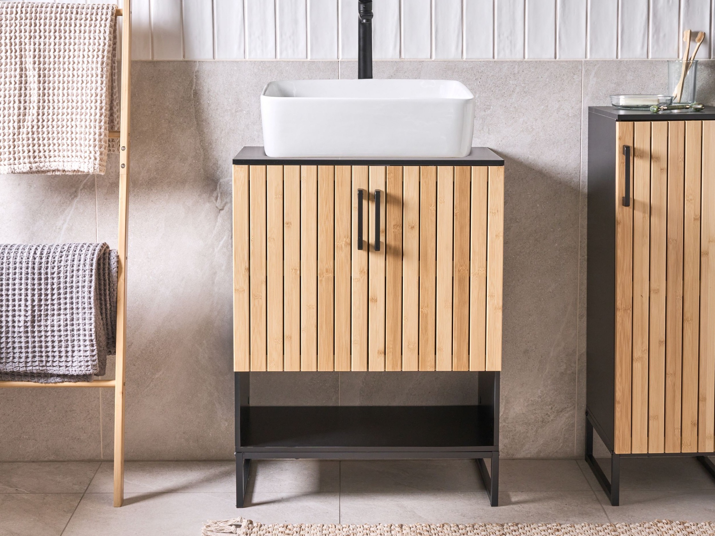 Stāvošs vannas istabas skapītis izlietnei Berwyn 3196